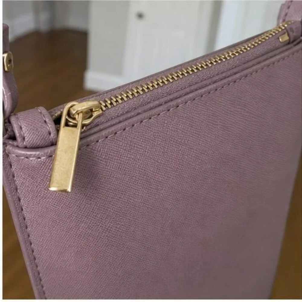 Yves Saint Laurent Quilted Jamie Shoulder Purse in Black with Gold Hardware